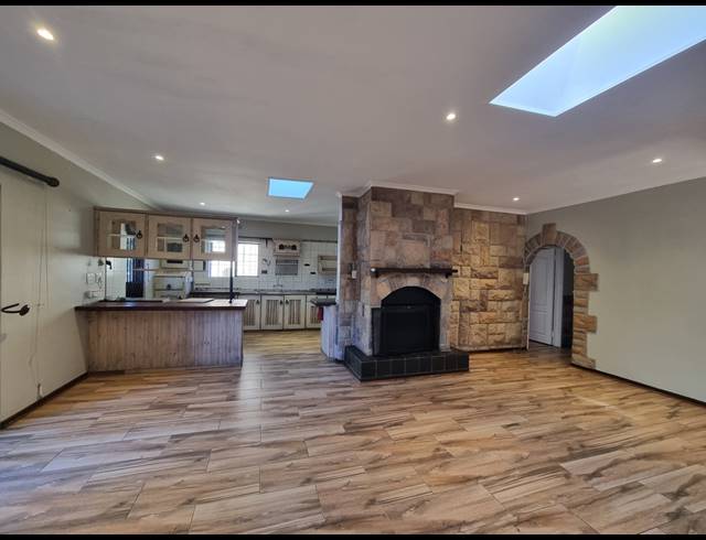 4 BEDROOM HOUSE FOR SALE IN TABLE VIEW